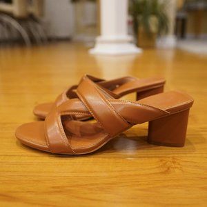 BRAND NEW IN BOX - Rilista Shoes - Size 8.5 - Tan